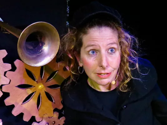 Val et la machine à histoires © Droits réservés