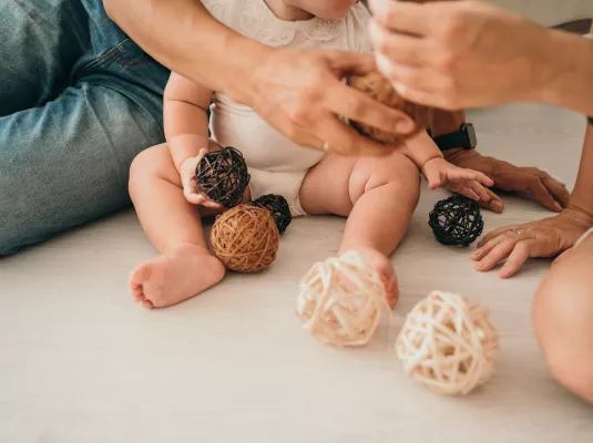 Atelier sensoriel parent-enfant © Freepik