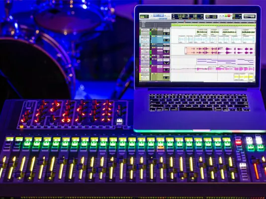 Découverte des instruments de musique électronique sur le pôle Musique