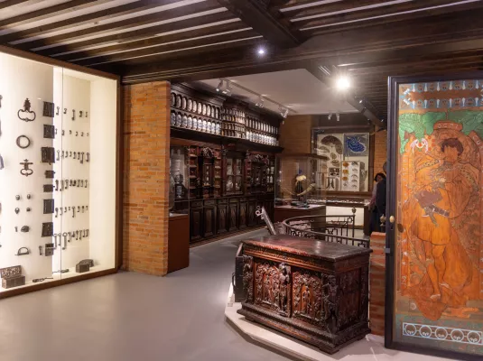 Visite Mon précieux... "L'architecture dans les arts décoratifs"