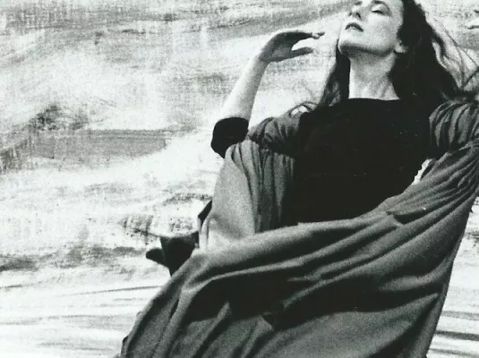 Isadora Duncan danse dans les drapés de l'histoire occidentale, conférence dansée - Elisabeth Schwartz