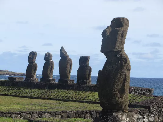 A la loupe : les Moaï de l'île de Pâques © Ahu_Tahai,_Rapa_Nui