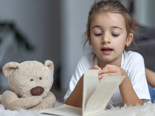 Bébés lecteurs © Magnific
