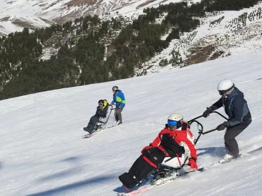 Formation au pilotage du fauteuil-ski © UMEN