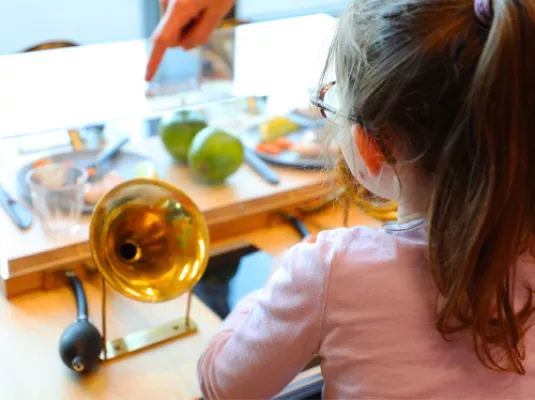 Les manipulations d’éveil aux sciences © ©Antoine Vaillant - Quai des Savoirs