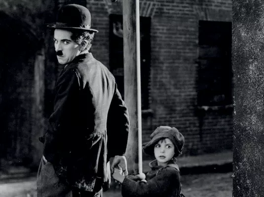 Le Kid de Charles Chaplin (1921) © The Kid © Roy Export S.A.S