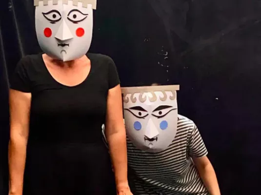 L'histoire et le présent du masque de scène © © Laurette Bourgholzer