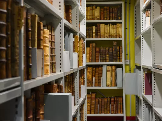 À la découverte des réserves de la bibliothèque
