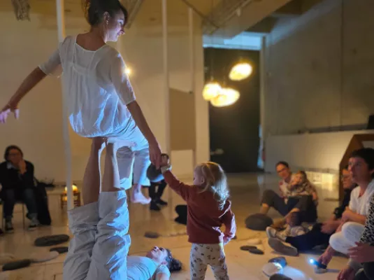 Performance inédite, en lien avec Paysages Lumineux © Libre de droits