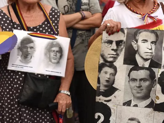 No hables con extranos © © Zuma Press