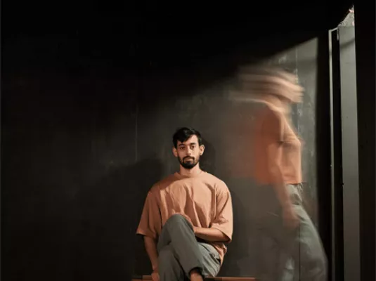 Seuls sur le seuil © Droits réservés