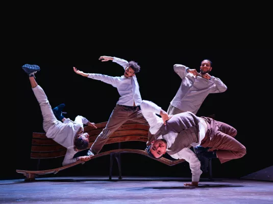 Sous le poids des plumes © Nicolas Soira