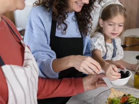 La popote des familles - Dès 4 ans © Freepick