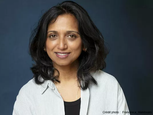 Marie Razafindrakoto et Nathacha Appanah lisent La nuit au cœur (lecture LSF)