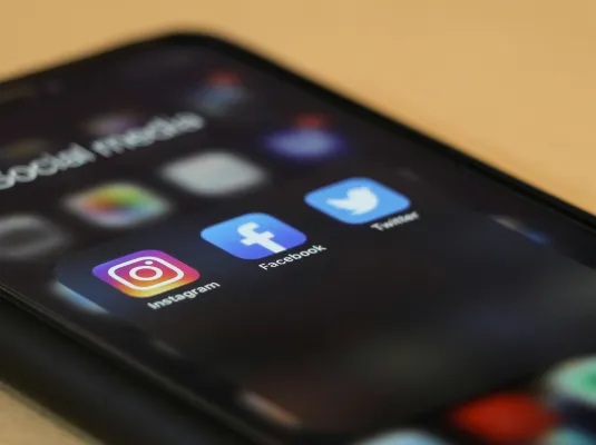 L'évolution de l'information : de la presse aux réseaux sociaux © Unsplash - dole777