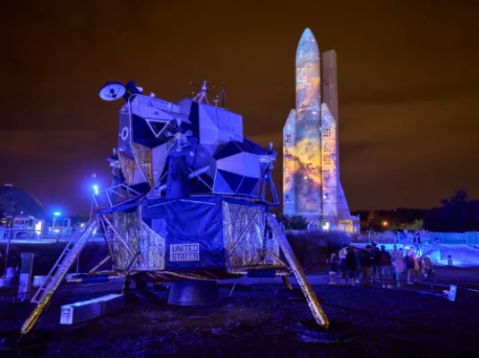 Nocturne - "Un petit tour dans l'espace" © ©PierreCarton