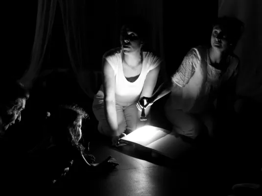 Petits mondes lumineux, Cie Les Bricoleuses © Lau