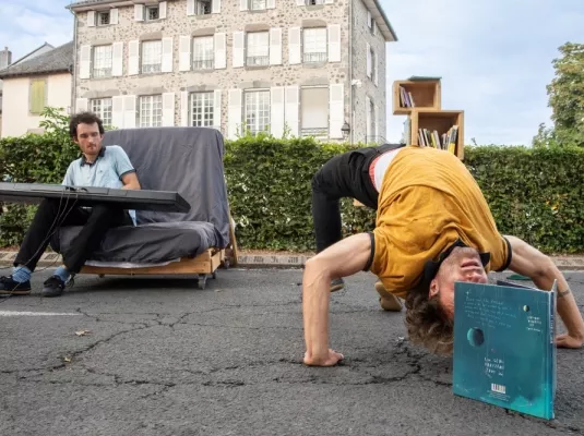 15m² - Spectacle en plein air © Cie le Poil Flou