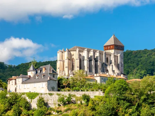 Visite de Saint-Bertrand de Comminges © Adobe stock