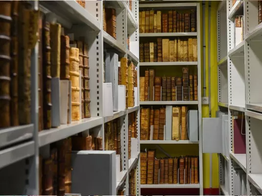 À LA DECOUVERTE DES RÉSERVES DE LA BIBLIOTHÈQUE