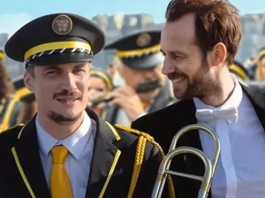 En Fanfare © DR