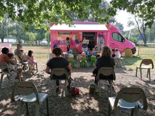 Le bus N°3 au vide-greniers de La Bouillonnante