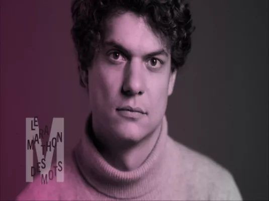 Matthieu Carle lit Le Nageur de Pierre Assouline © Lucas Leroux