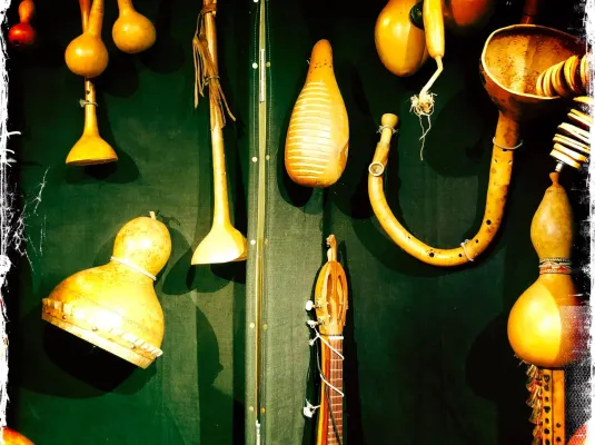Atelier fabrication d'instruments de musique en cougourdon © Grand Roméo