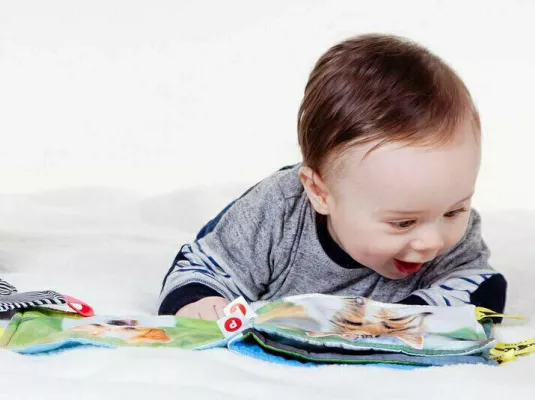 Les Bébés bouquinent