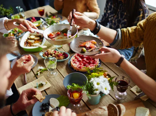 Aliments nouveaux : comment apprivoisons-nous nos méfiances ? © pressmaster via AdobeStock