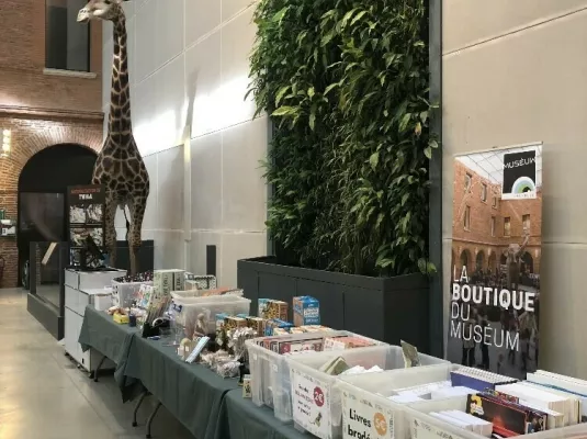 Braderie de la boutique et des bibliothèques du Muséum