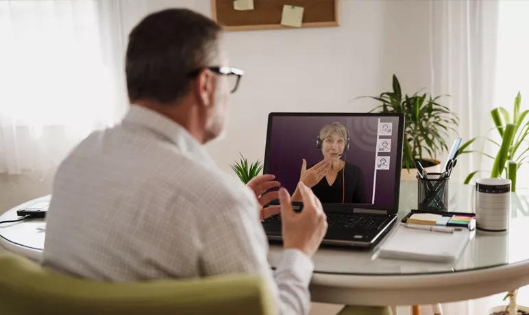 Échange téléphonique grâce au dispositif Toulouse Connect