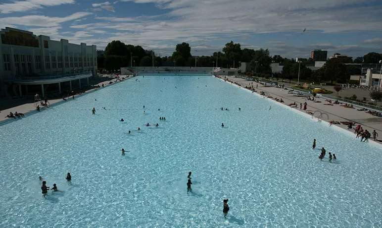 le bassin de la piscine Nakache été